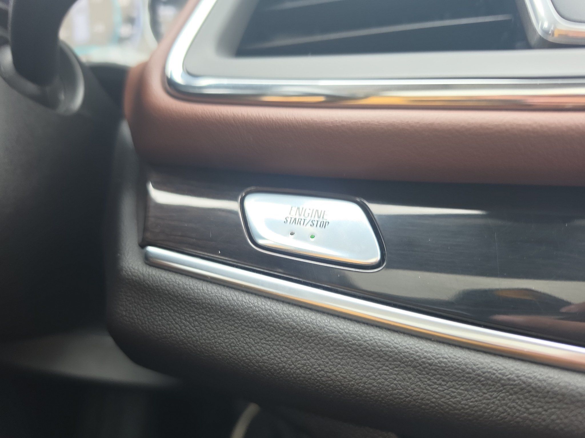 Used 2018 Buick Enclave Avenir AWD/4WD image 35