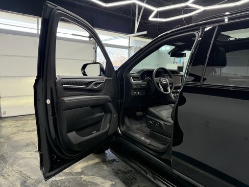Used 2024 GMC Yukon XL Denali image 9
