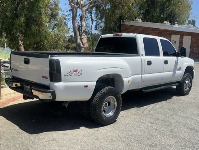 Used 2006 GMC Sierra 3500 SLT w/ Heavy-Duty Power Package AWD/4WD image 2