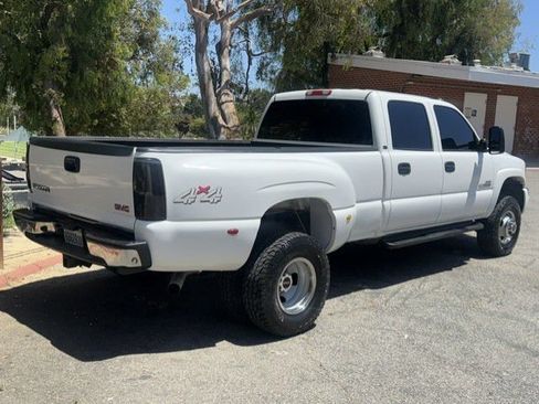 Used 2006 GMC Sierra 3500 SLT w/ Heavy-Duty Power Package AWD/4WD image 2