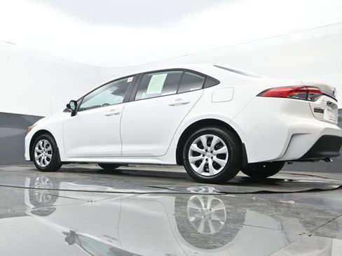 Used 2025 Toyota Corolla LE image 24