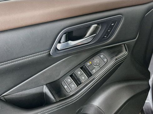Used 2023 Nissan Rogue SL w/ SL Premium Package FWD image 15