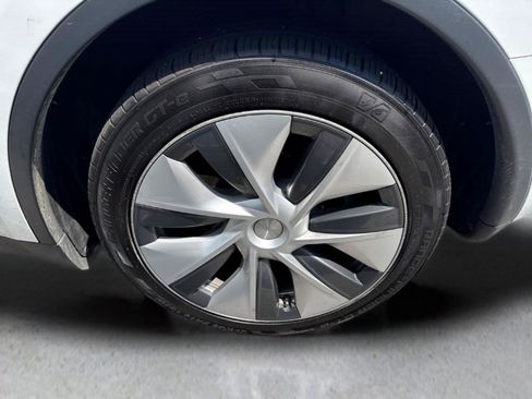 Used 2023 Tesla Model Y Long Range AWD/4WD image 6