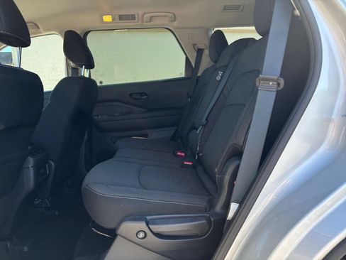 Used 2025 Nissan Pathfinder SV FWD image 28