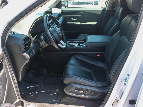 Used 2025 Honda Pilot EX-L image 18