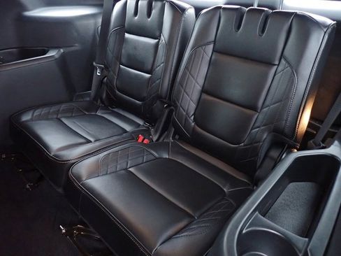 Used 2019 Ford Explorer Platinum image 19