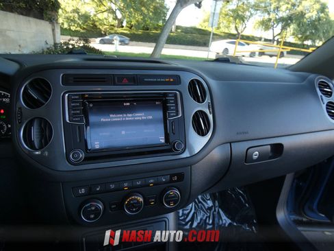 Used 2017 Volkswagen Tiguan SEL FWD image 52