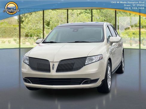 Used 2016 Lincoln MKT AWD w/ Equipment Group 201A image 1