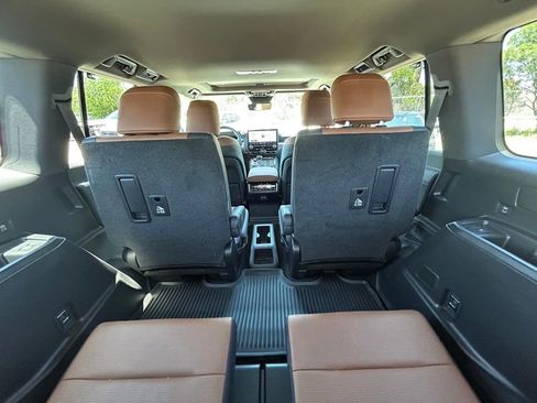 Used 2025 Lexus GX 550 w/ Accessory Package (2T) AWD/4WD image 17