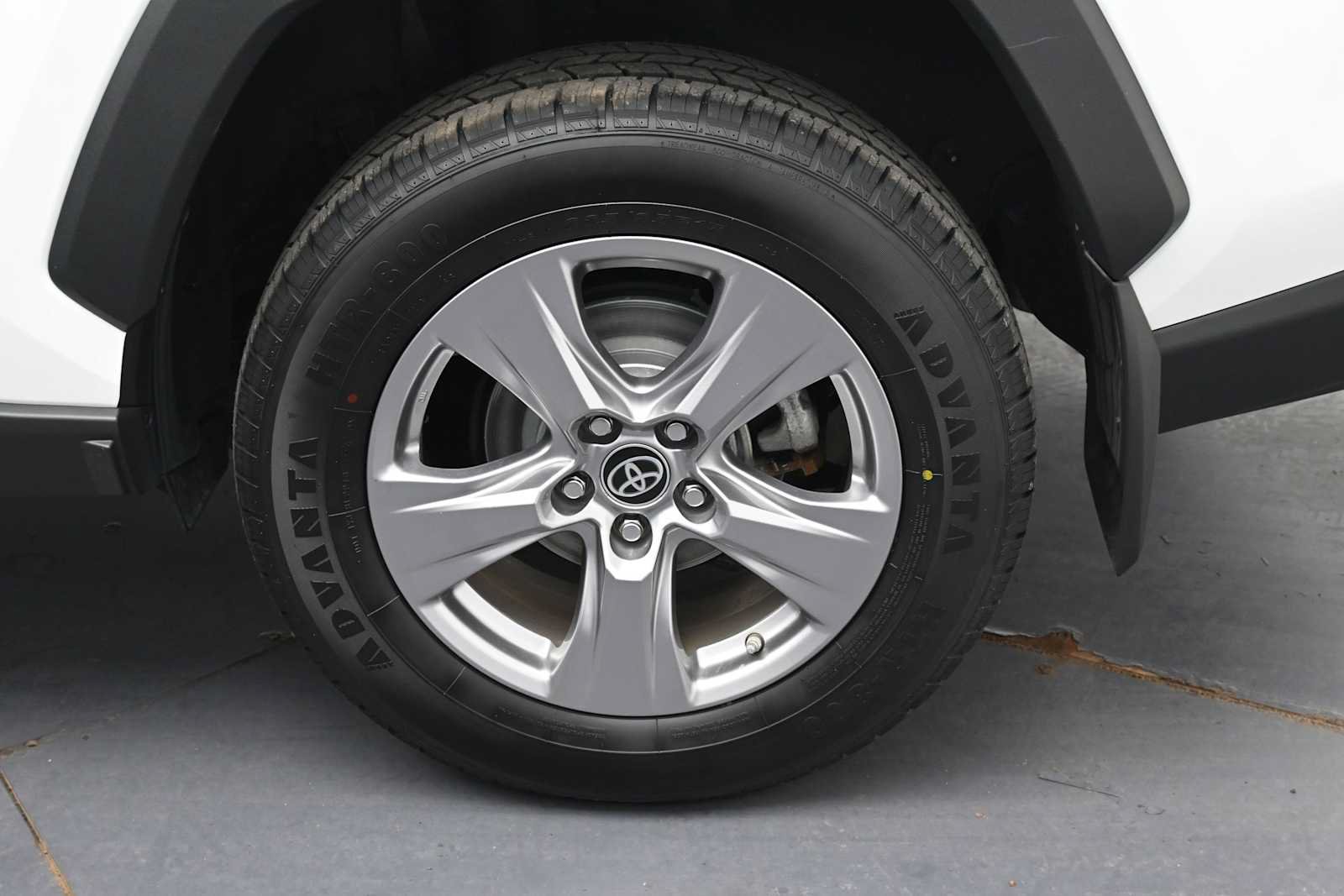 Used 2023 Toyota RAV4 LE AWD/4WD image 5