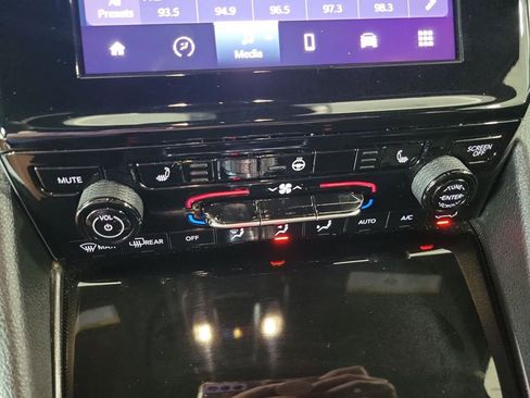 Used 2024 Jeep Grand Cherokee Altitude image 57