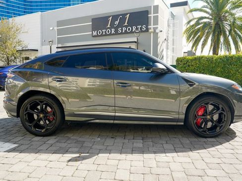 Used 2019 Lamborghini Urus AWD/4WD image 33