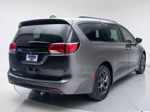 Used 2019 Chrysler Pacifica Touring-L w/ S Appearance Package image 6