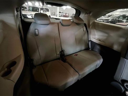 Used 2021 Toyota Sienna XLE image 26