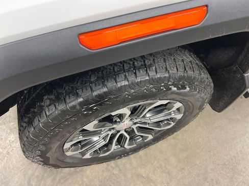 Certified 2025 GMC Canyon Denali image 10