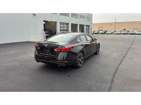 Used 2025 Nissan Altima 2.5 SR FWD image 6