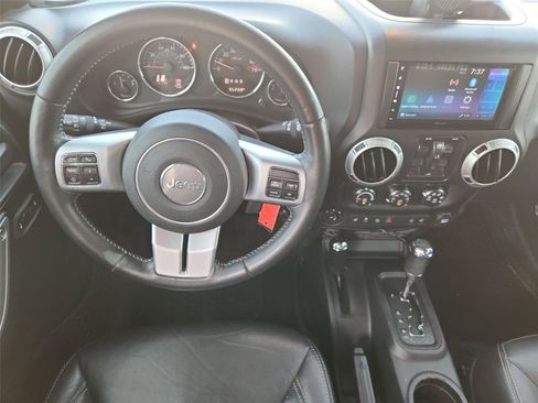 Used 2016 Jeep Wrangler Unlimited Rubicon AWD/4WD image 11