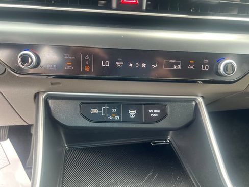 Used 2026 Kia Carnival LXS FWD image 18