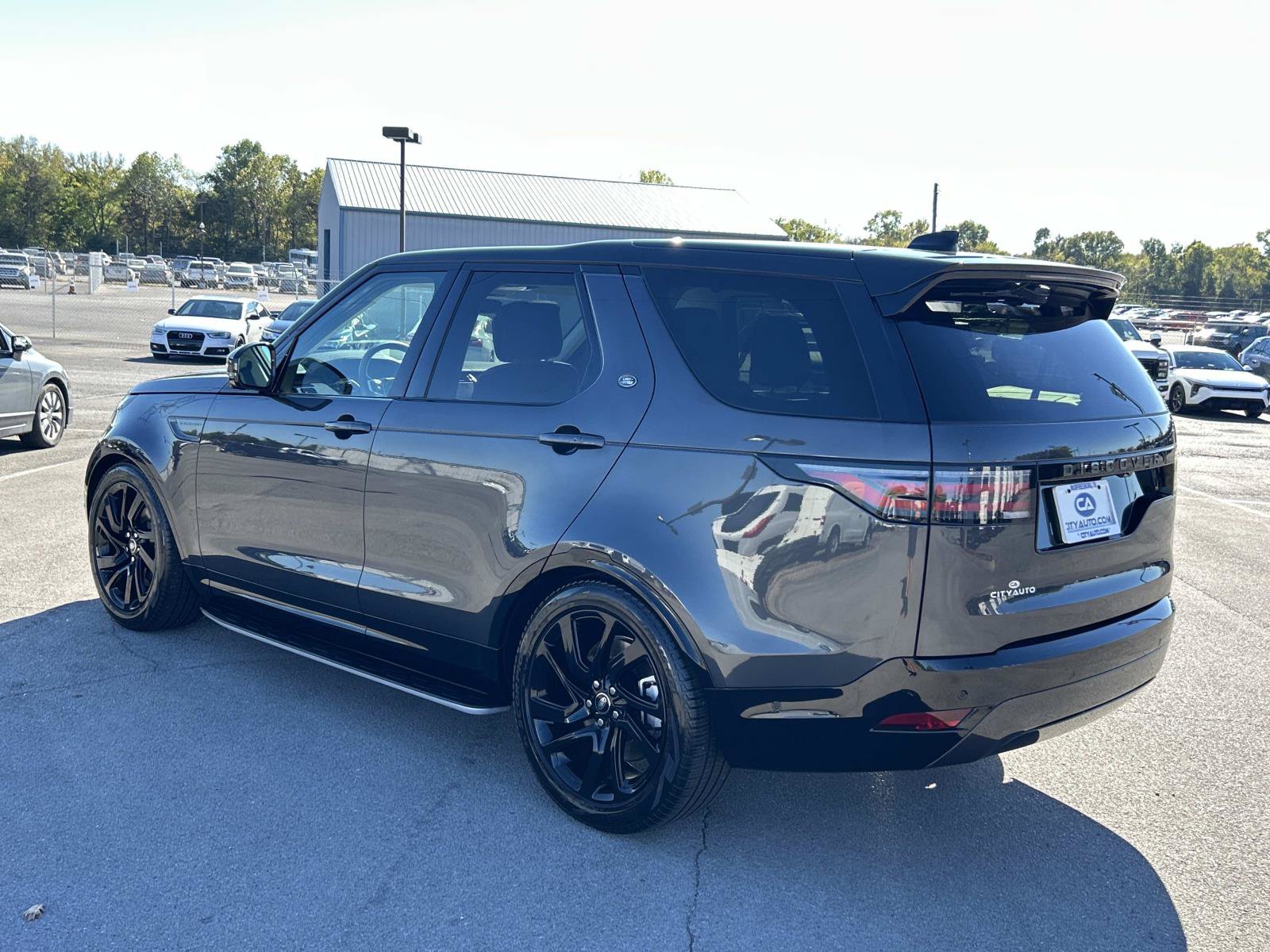 Used 2025 Land Rover Discovery Dynamic SE AWD/4WD image 5