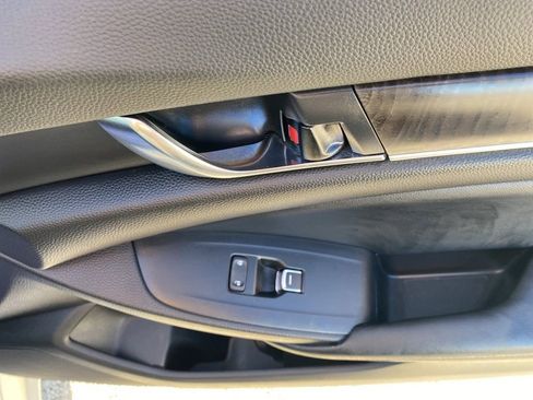 Used 2022 Honda Accord EX-L image 11