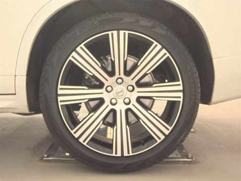 Used 2022 Volvo XC90 T6 Inscription w/ Climate Package image 13