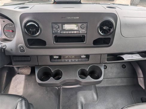 Used 2025 Mercedes-Benz Sprinter 2500 image 15