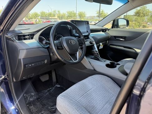 Used 2022 Toyota Venza LE AWD/4WD image 10