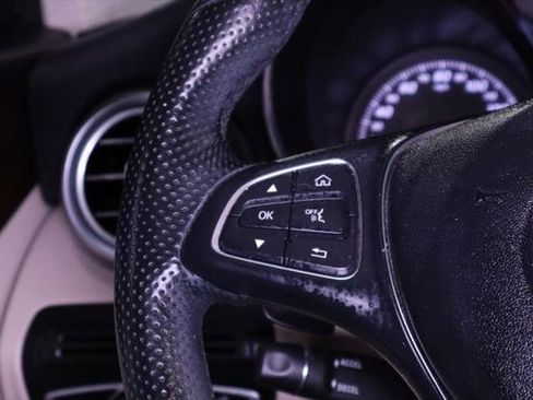 Used 2019 Mercedes-Benz GLC 300 4MATIC image 18