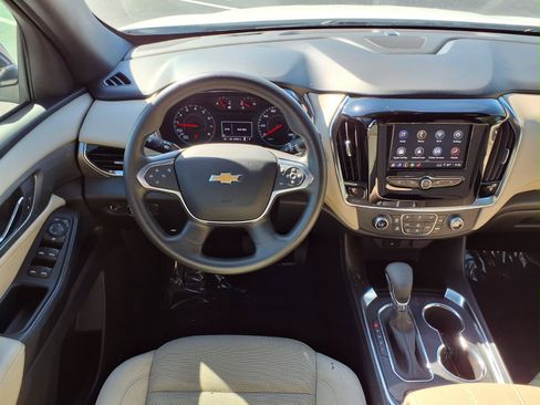 Used 2023 Chevrolet Traverse LS FWD image 2