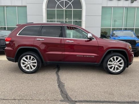 Used 2017 Jeep Grand Cherokee Limited w/ Luxury Group II AWD/4WD image 4