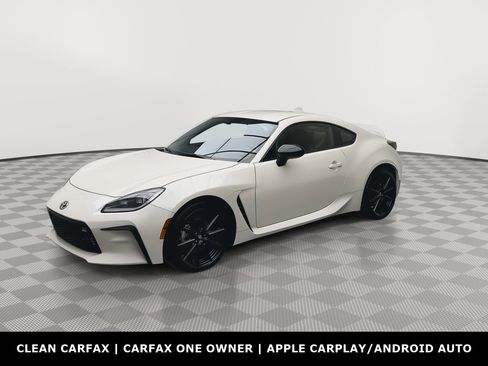 Used 2024 Toyota GR86 Premium RWD image 29