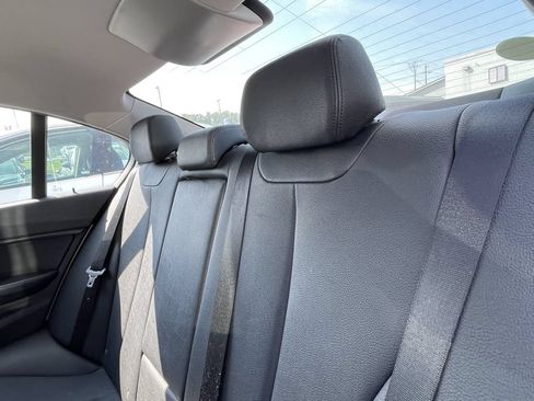 Used 2015 BMW 320i Sedan RWD image 11