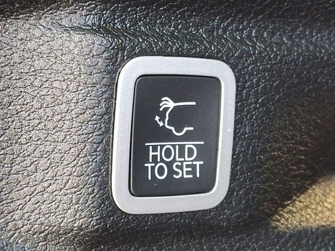 Used 2023 Jeep Grand Cherokee L Limited AWD/4WD image 29