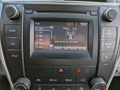 Used 2015 Toyota Camry LE FWD image 17