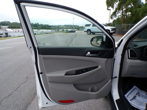 Used 2021 Hyundai Tucson SE FWD image 21