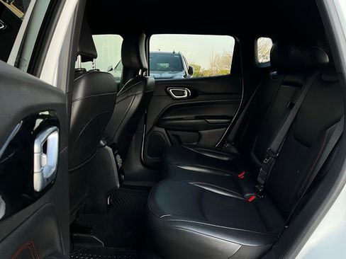 Used 2025 Jeep Compass Trailhawk image 10