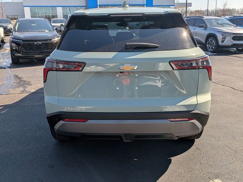 New 2026 Chevrolet Equinox LT w/ Convenience Package II FWD image 7