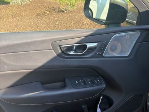 Used 2018 Volvo XC60 T6 Inscription w/ Luxury Seat Package image 2