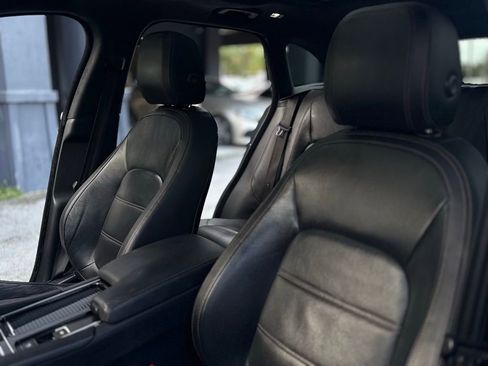 Used 2019 Jaguar F-PACE Prestige image 24