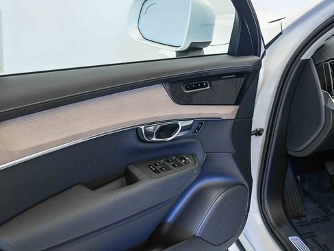 Certified 2025 Volvo XC90 B6 Plus w/ Protection Package Premier image 25