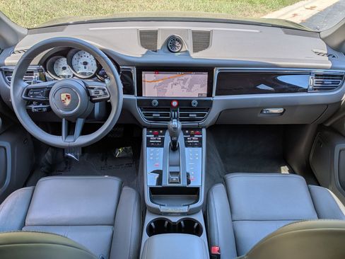 Certified 2025 Porsche Macan AWD/4WD image 21