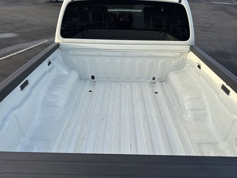 Used 2023 Nissan Frontier SV w/ Midnight Edition Package image 5