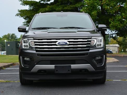 Used 2019 Ford Expedition XLT w/ Equipment Group 201A AWD/4WD image 2