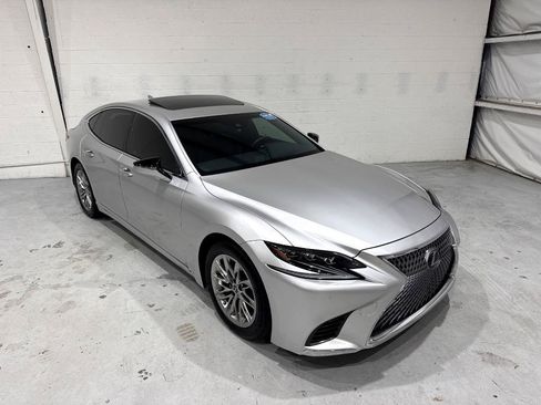 Used 2018 Lexus LS 500 w/ Accessory Package (Z1) RWD image 12