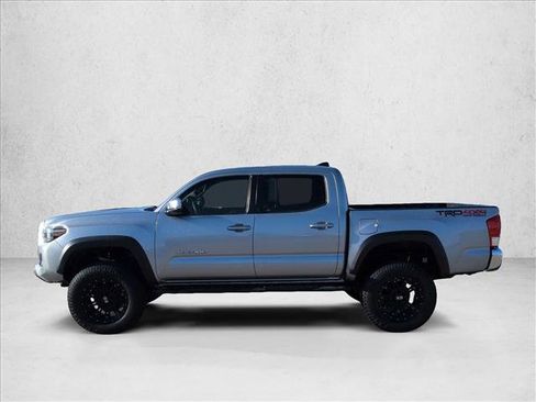 Used 2019 Toyota Tacoma TRD Off-Road image 8