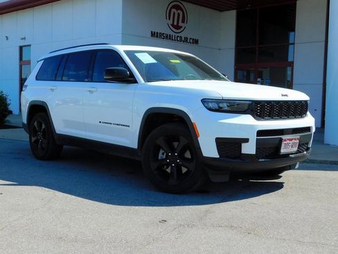 Used 2023 Jeep Grand Cherokee L Laredo image 2