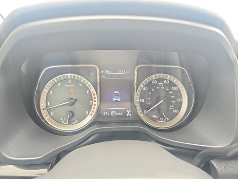 Used 2017 Nissan Titan SV image 21