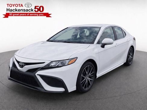 Used 2024 Toyota Camry SE AWD/4WD image 2