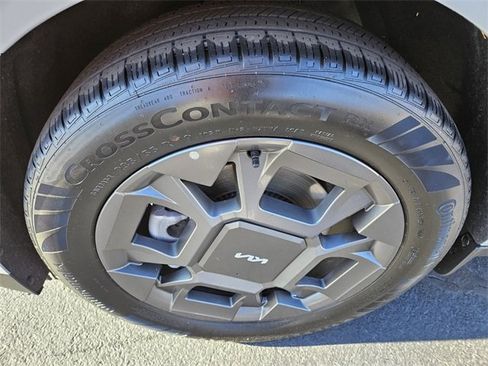 Used 2025 Kia Carnival EX image 19