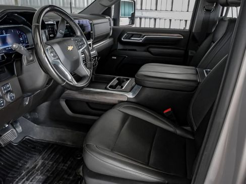 Used 2025 Chevrolet Silverado 2500 LTZ w/ LTZ Convenience Package AWD/4WD image 14